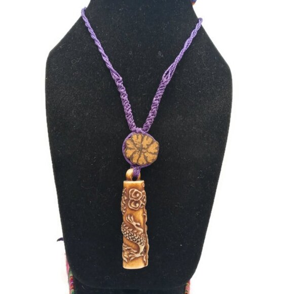 Unisex Necklace Woven in Macrame Thread and Ayahuasca Flower - Picture 7 of 8